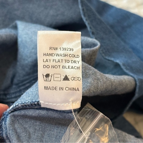 Tuckernuck Lightweight Denim Callahan Shirt Dress Cotton Blue Womens Size Medium - Picture 12 of 14